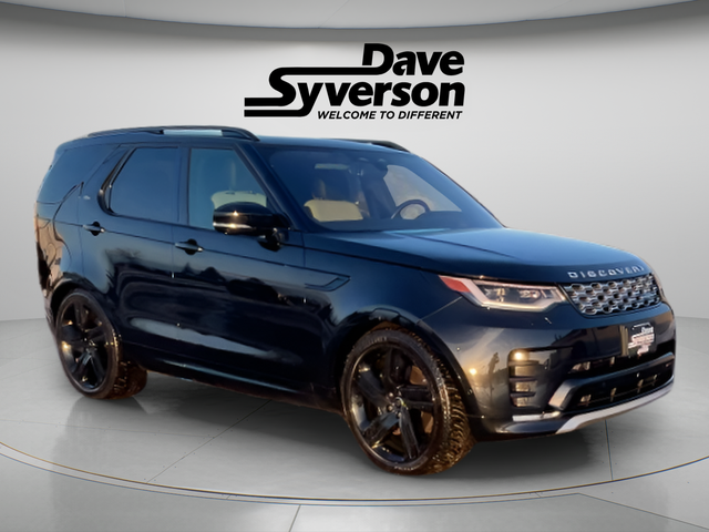 2023 Land Rover Discovery — rear three-quarter view